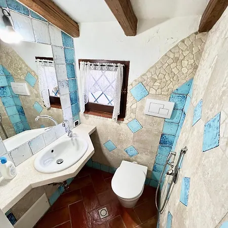 Iss Travel, Li Funnesi House - With Private Garden, Air-condition And Two Bathrooms Villa *