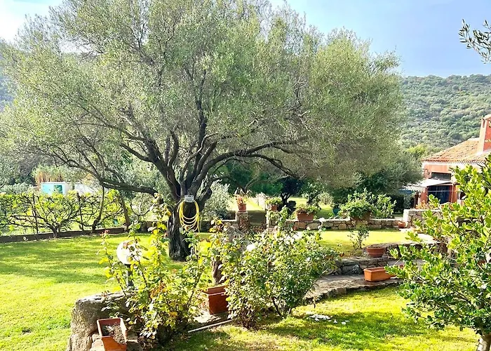 Iss Travel, Li Funnesi House - With Private Garden, Air-condition And Two Bathrooms Villa