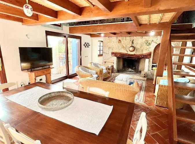 Iss Travel, Li Funnesi House - With Private Garden, Air-condition And Two Bathrooms Villa *