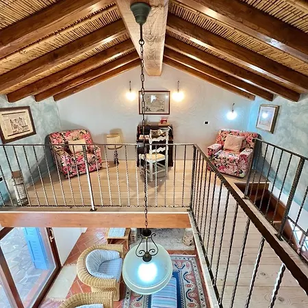 Iss Travel, Li Funnesi House - With Private Garden, Air-condition And Two Bathrooms *