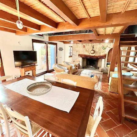 Iss Travel, Li Funnesi House - With Private Garden, Air-condition And Two Bathrooms Villa *
